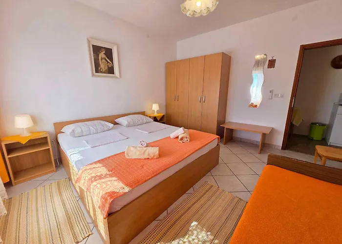 In 27418 Apartment Novi Vinodolski